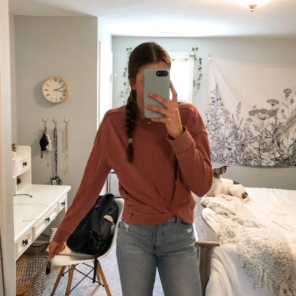 Universal Threads Pink Crewneck - Picture 2 of 8
